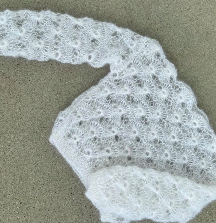 Knit By R - Aldarlilja Sweater