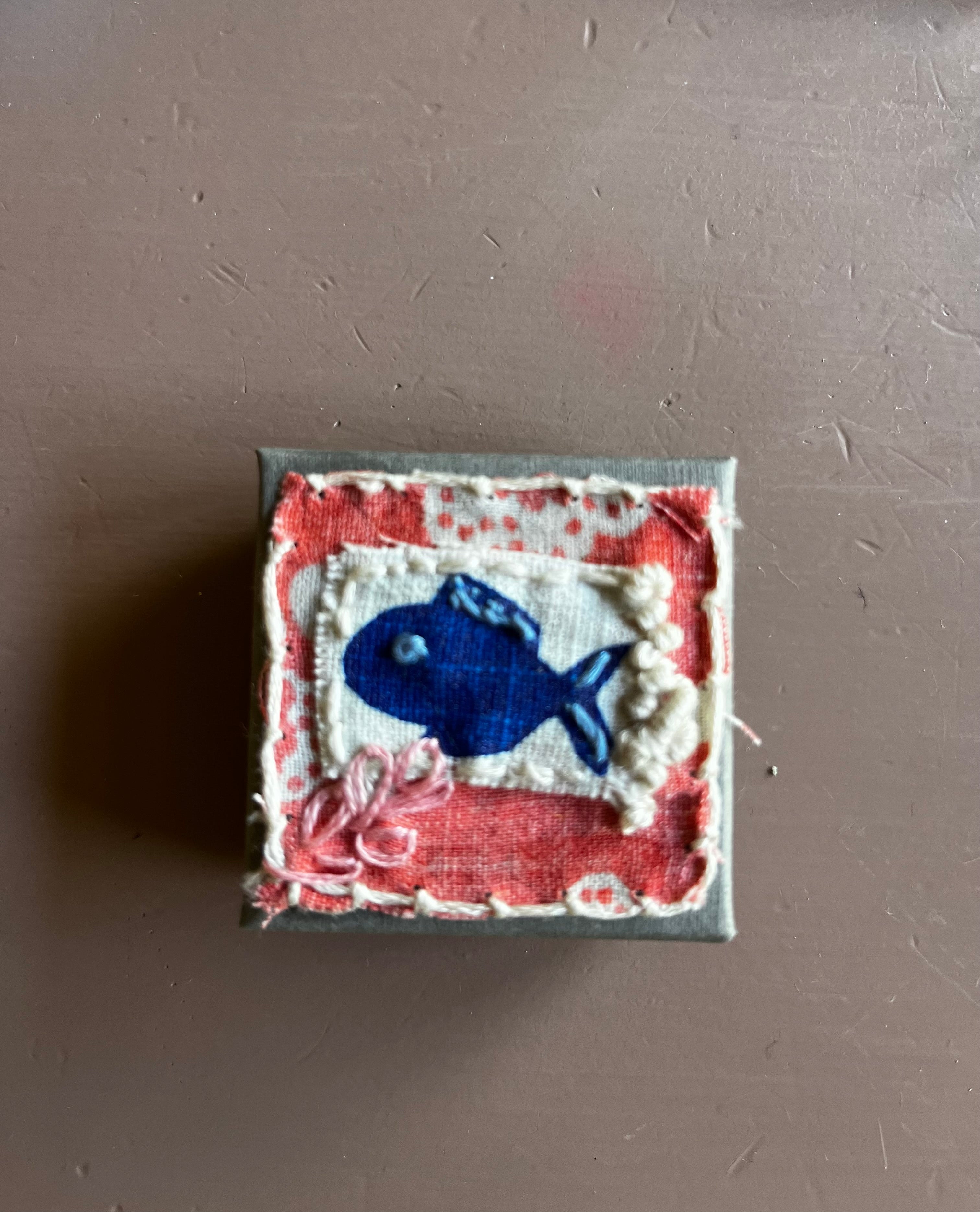 Broderet miniæske – Fiskekollektionen