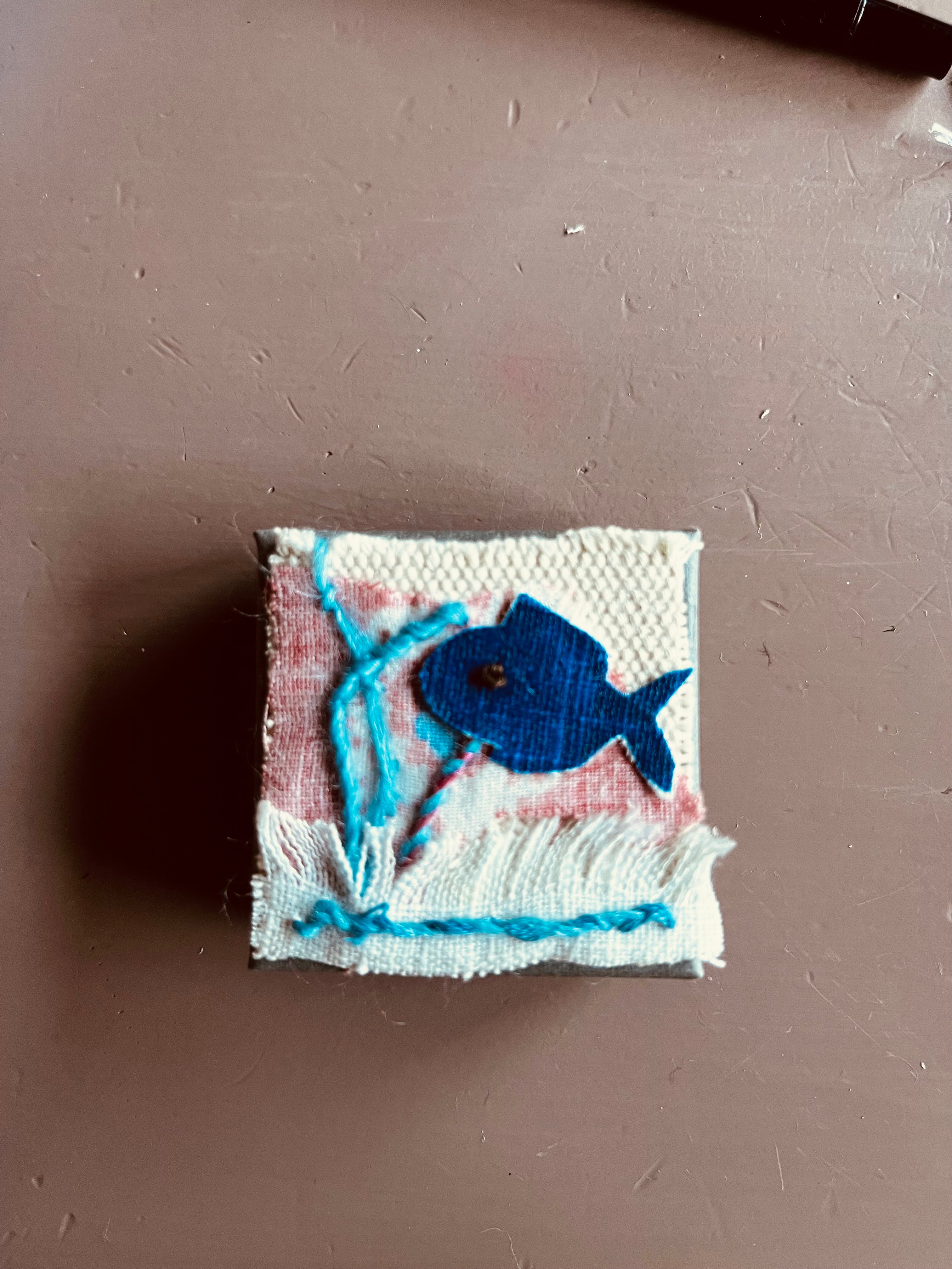 Broderet miniæske – Fiskekollektionen